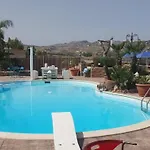 Eden Luxury Con Piscina E Jacuzzi 3*