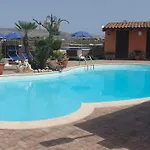Guest house Eden Luxury Con Piscina E Jacuzzi 3*