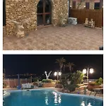 Guest house Eden Luxury Con Piscina E Jacuzzi 3*