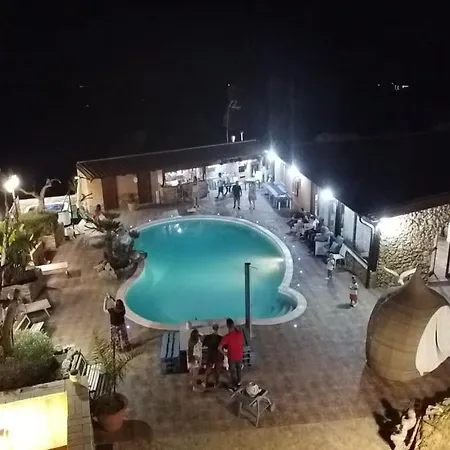 Eden Luxury Con Piscina E Jacuzzi Affittacamere