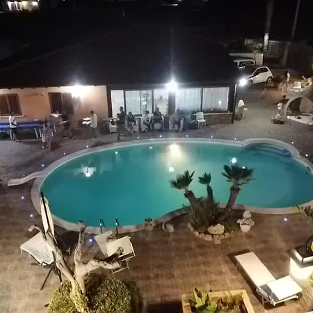 Guest house Eden Luxury Con Piscina E Jacuzzi