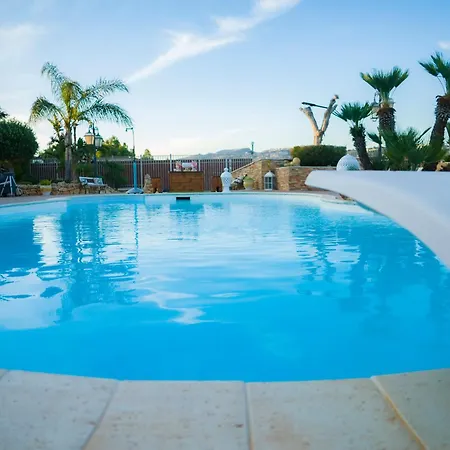Eden Luxury Con Piscina E Jacuzzi Affittacamere