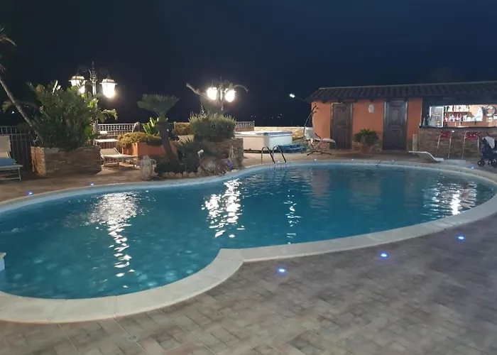 Gasthuis Eden Luxury Con Piscina E Jacuzzi 3*